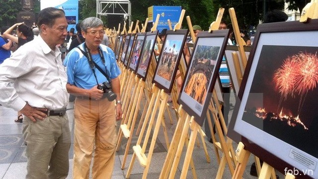 东盟国家风土人情图片展在越南首都河内举行