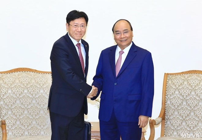 越南政府总理阮春福会见外国投资商