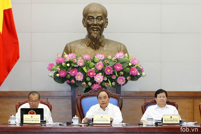 越南政府总理阮春福主持召开政府6月份例行会议 重点讨论法制建设问题