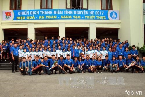 越南荣市大学的大学生志愿者积极在老挝开展志愿服务活动